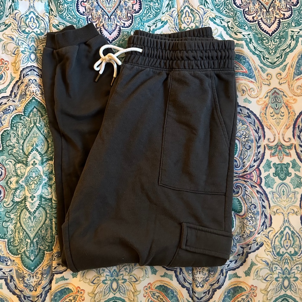 Old Navy Gray Cargo Jogger Pants in Medium (Worn Once)